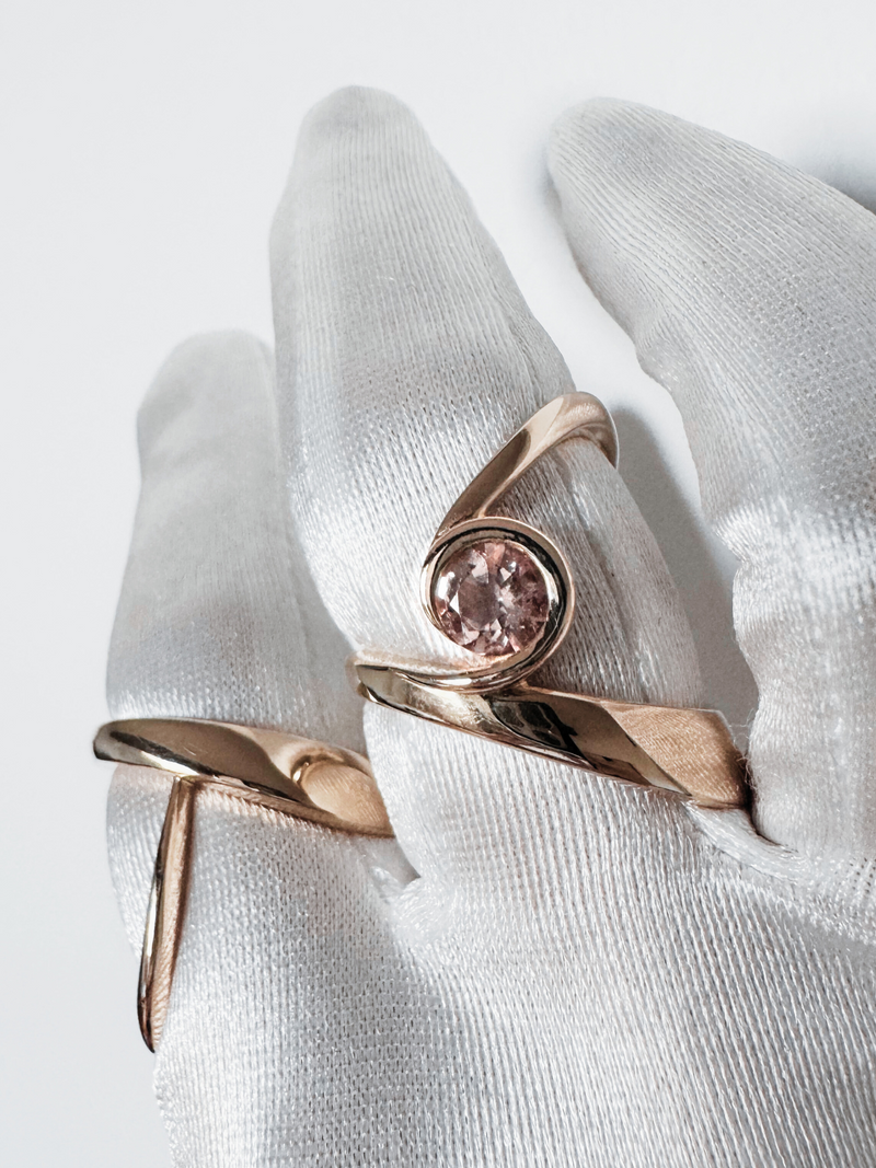 Bolero T Ring w/ Morganite