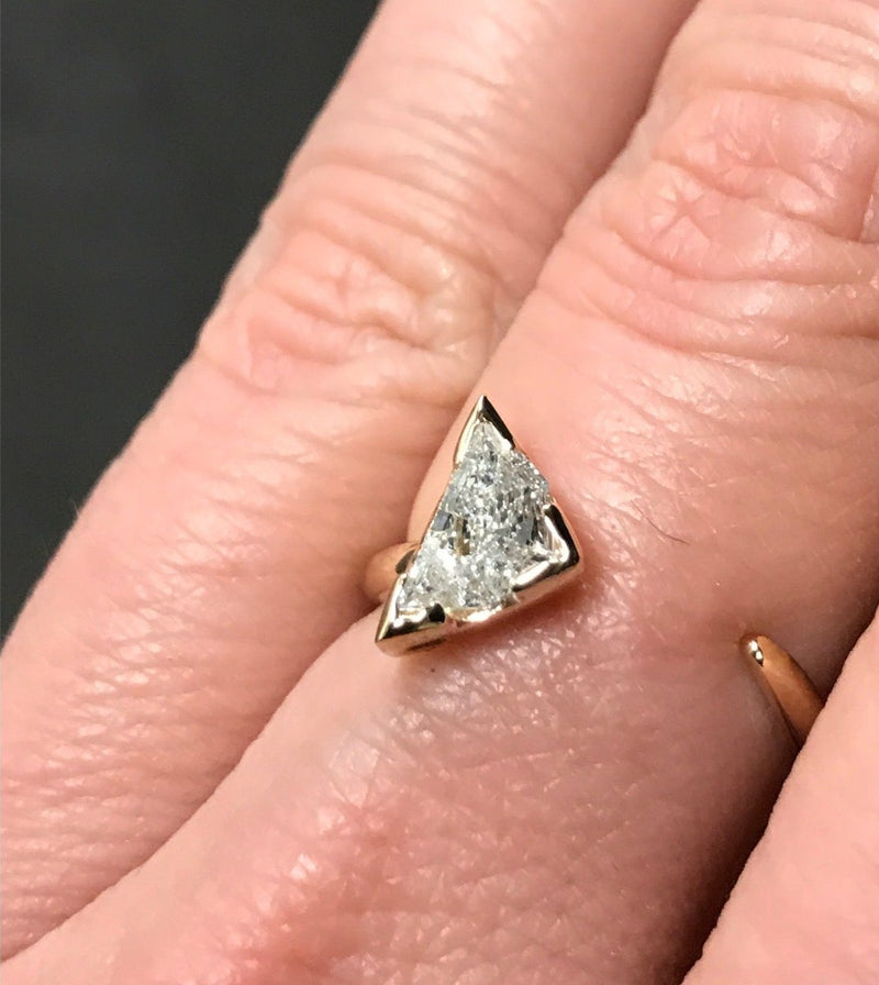 Shield Diamond V Ring