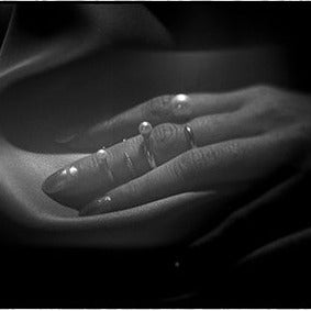 Knuckle Ring with Double Pearl